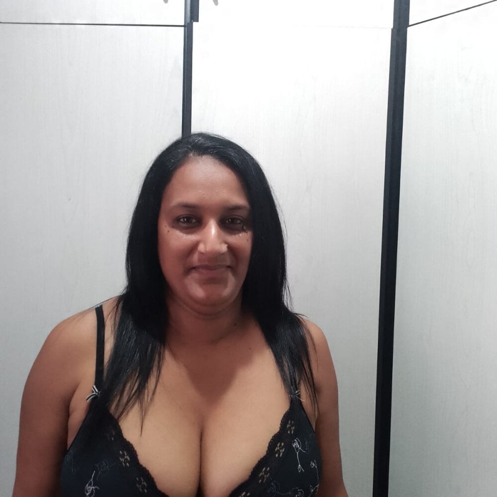 Indiansexyboobs18 Chatroom
