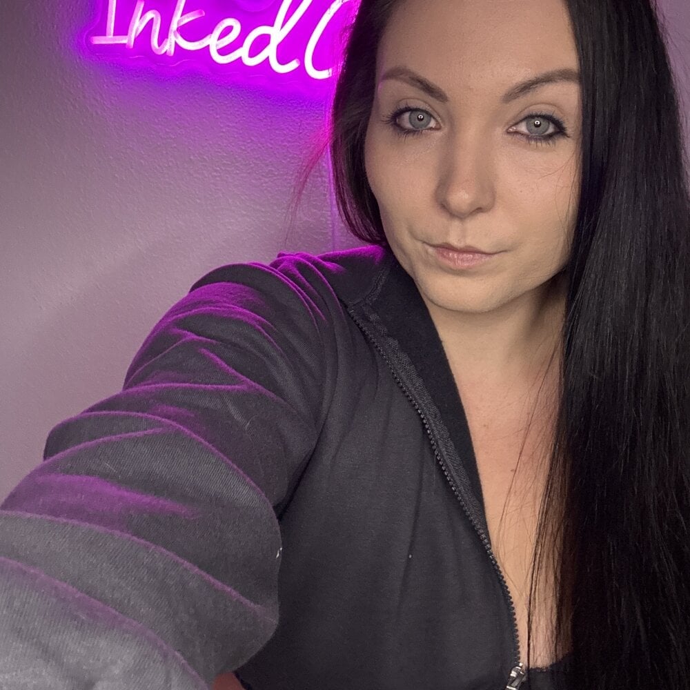 InkedCurly_L Chatroom