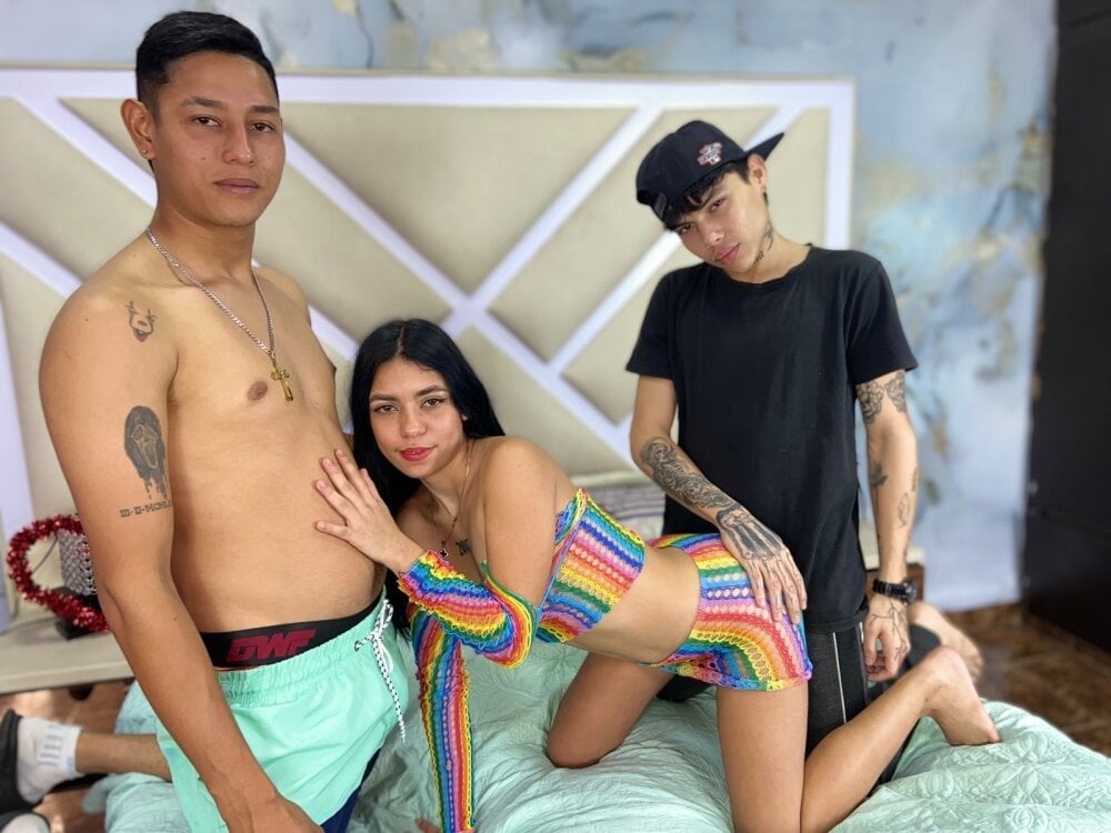 InnocentLooks Chatroom