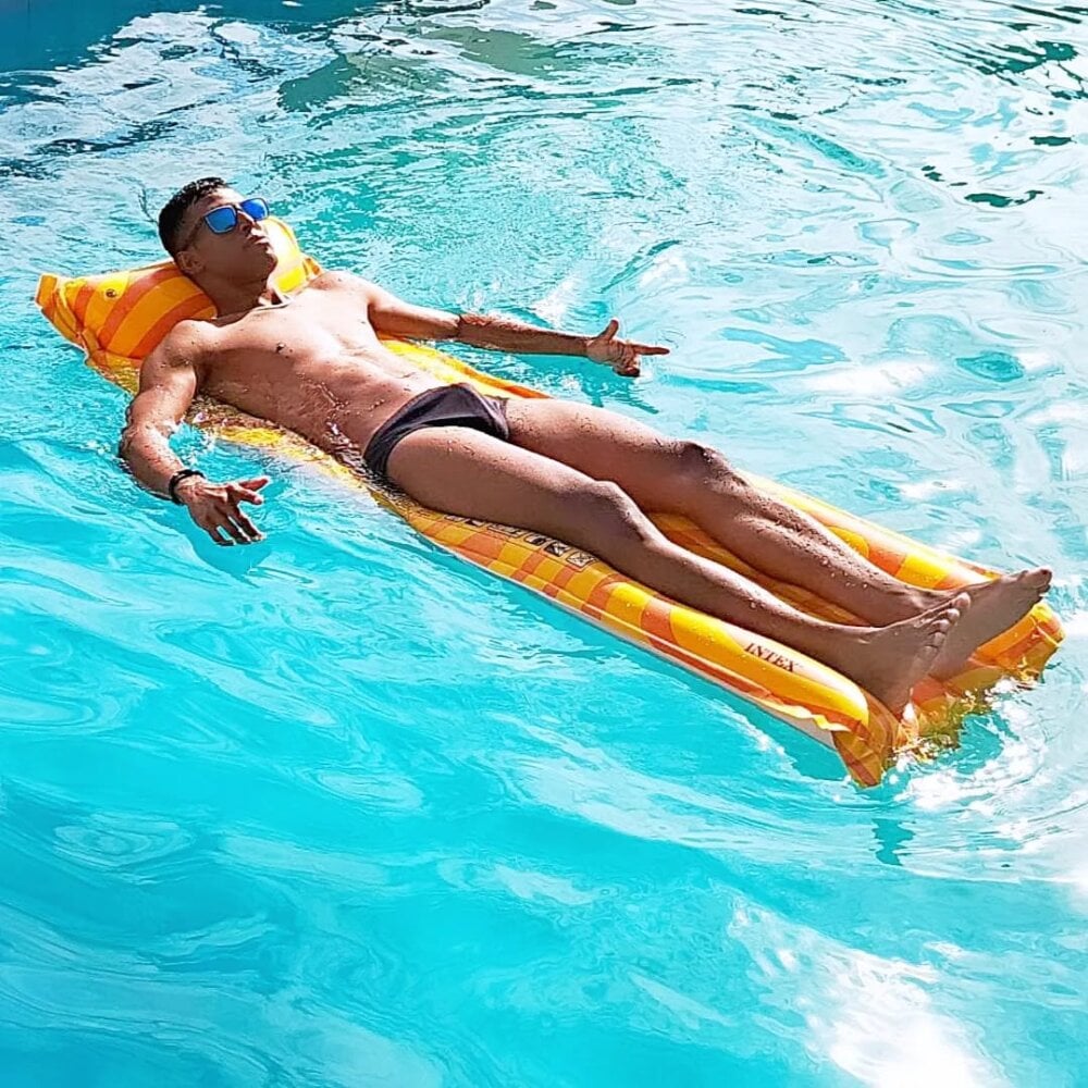 Interracial_Snow_Bunny Chatroom