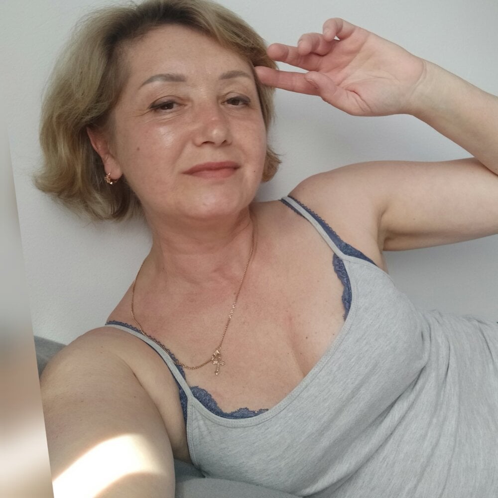 IrynaMolbertx Webcam Profile Picture IrynaMolbertx Chatroom