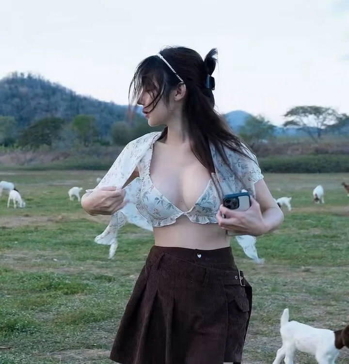 Isabella-aa Chatroom