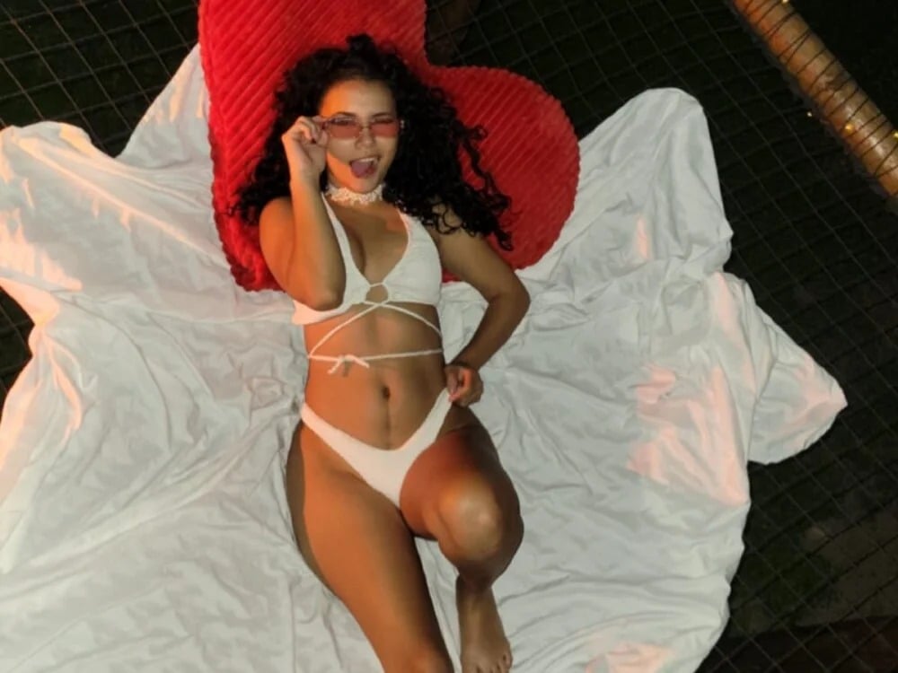 Isabella_Stark Chatroom