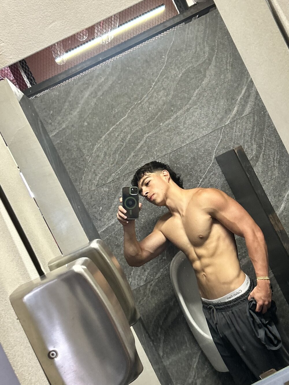 JUSTIN_JHONS Webcam Profile Picture JUSTIN_JHONS Chatroom