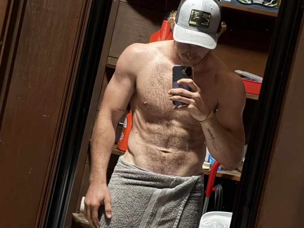 J_CBigCock69 Chatroom
