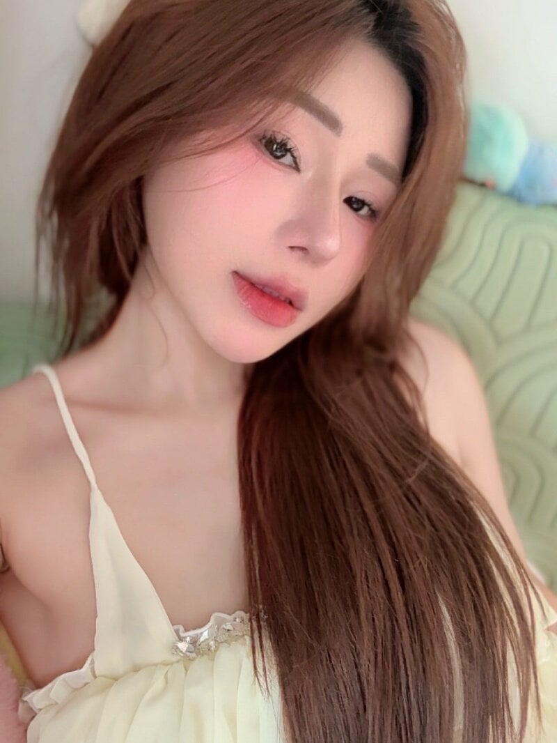 Jess-Thuy Chatroom