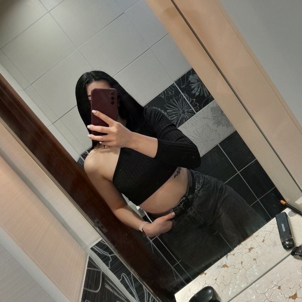 JhonSHelBy7LuNa Chatroom