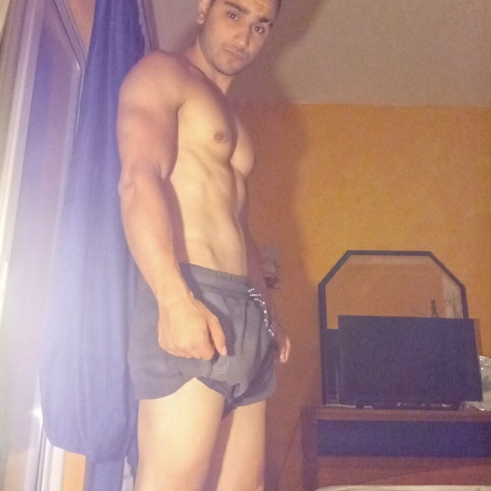 JohnnyP1000 Chatroom