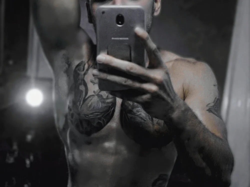Johnross222 Chatroom