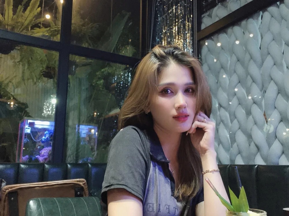 Julia-9999 Chatroom