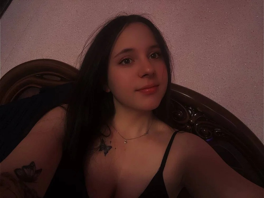 Julia_Shyy Chatroom