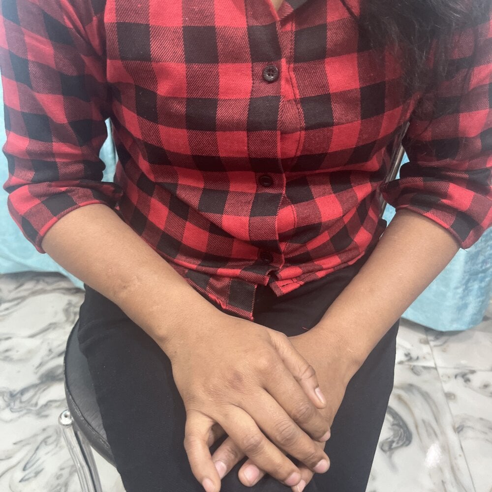 Juliekhan_98 Chatroom