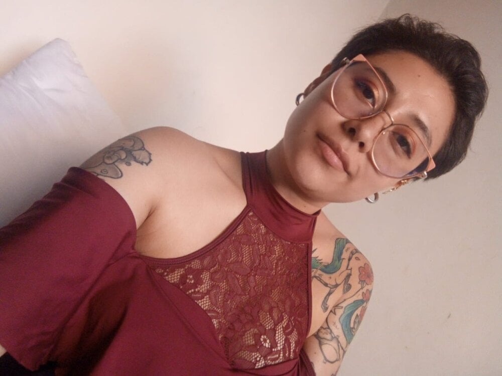 Juliexxxtasy Chatroom