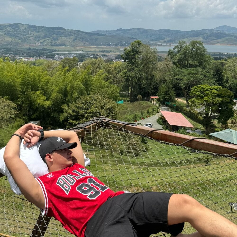 Justin_blaker_ Chatroom