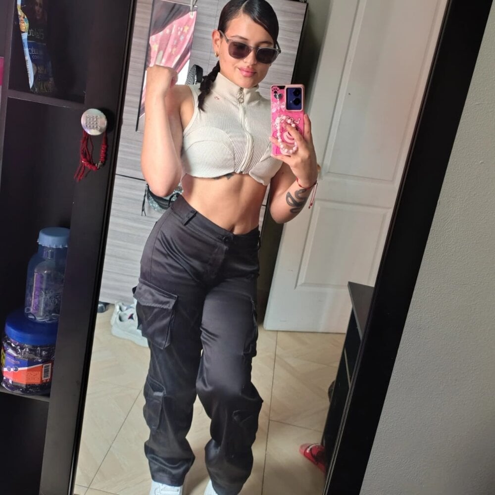 KAMERON_TAY Chatroom