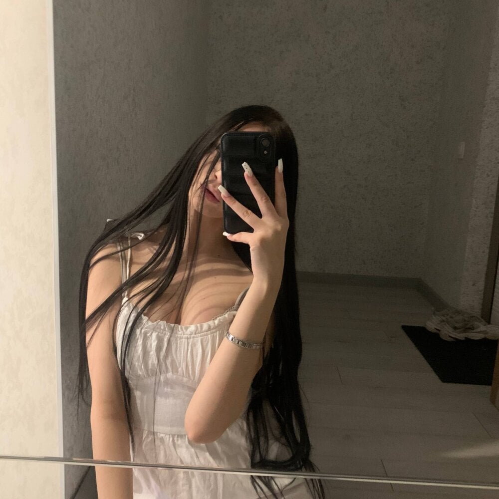 Kamilla_Cash Chatroom