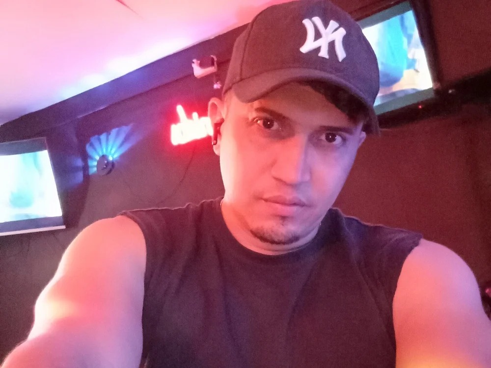 Karlos37deveru Chatroom