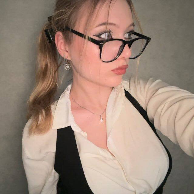 KateHjalmarson Chatroom