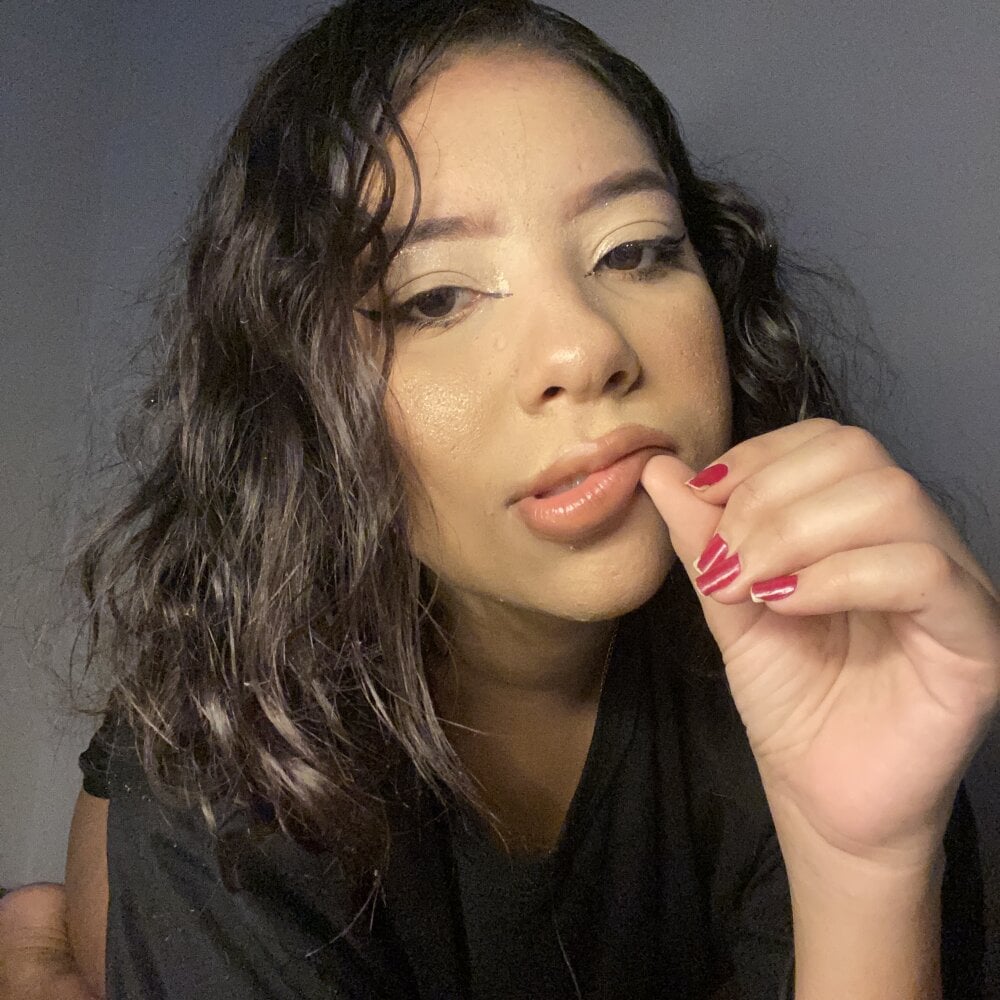 KiaraCut Chatroom