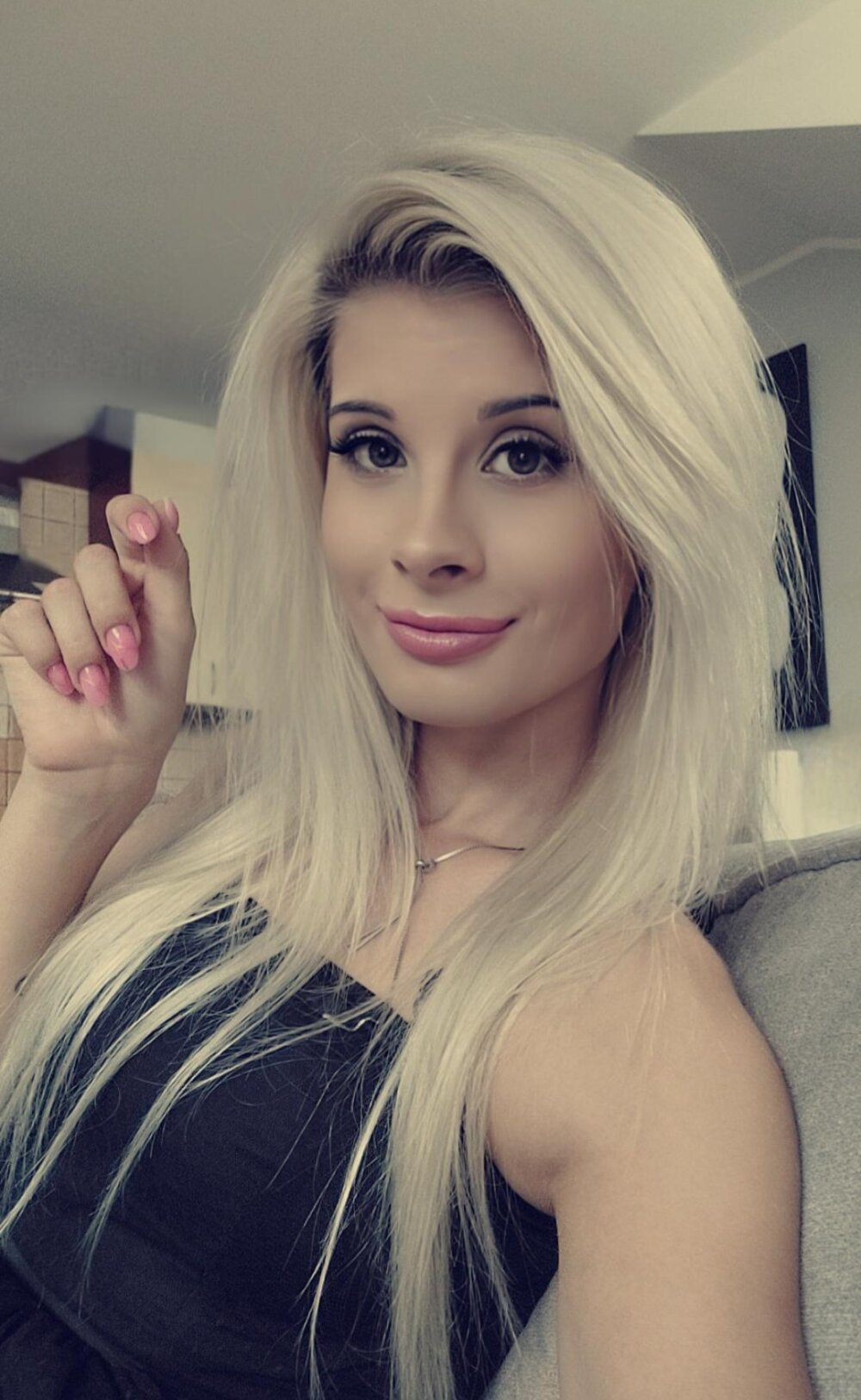 KristineGlow Chatroom