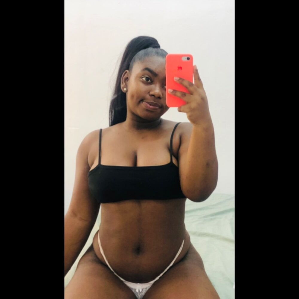 LEXY_ALAIA Chatroom