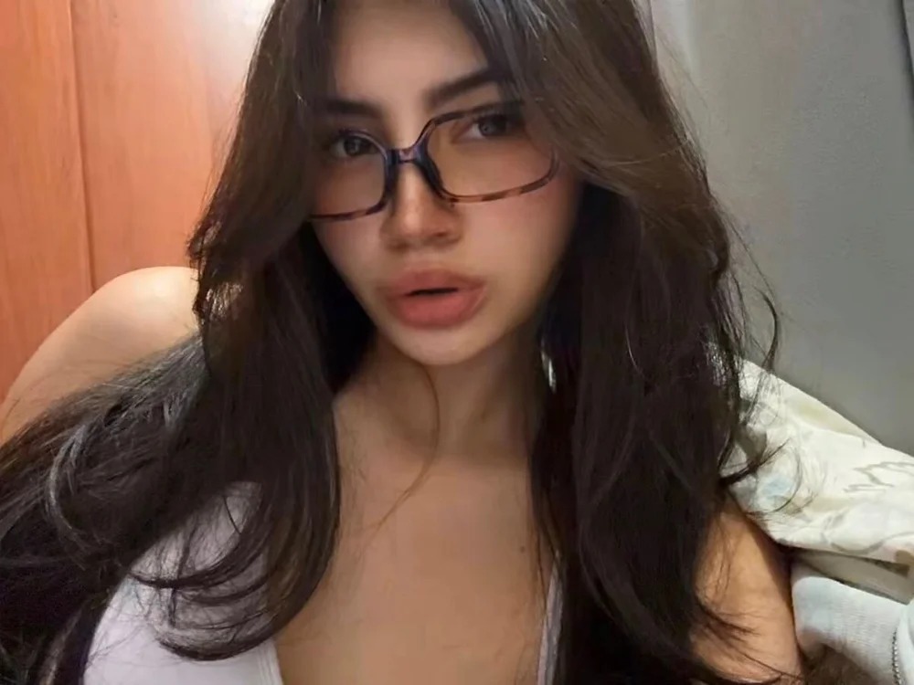 LOLA_NOVAMD Chatroom