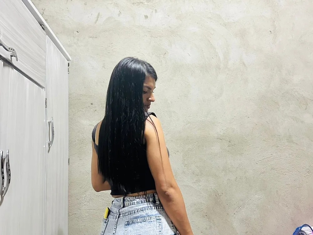 LUCIA_DIRTYHOT Chatroom