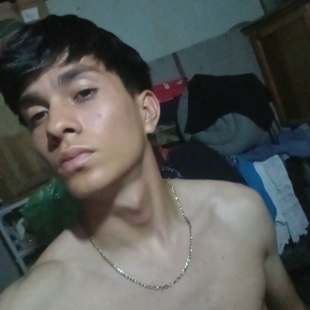 LUISSLEONN0958 Chatroom
