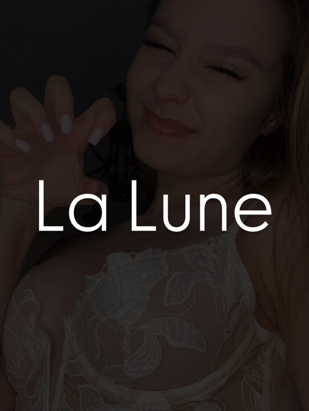 La_L_U_N_E Webcam Profile Picture La_L_U_N_E Chatroom