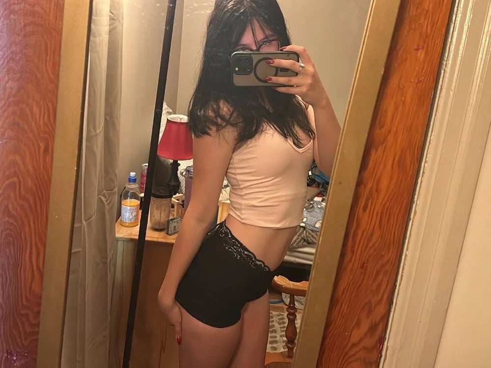 LaceyEllison Chatroom