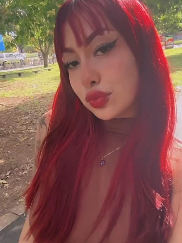 Laila_Pink Chatroom