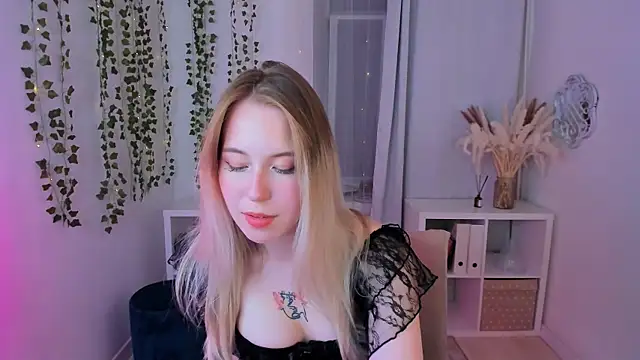LanaRoselle Chatroom
