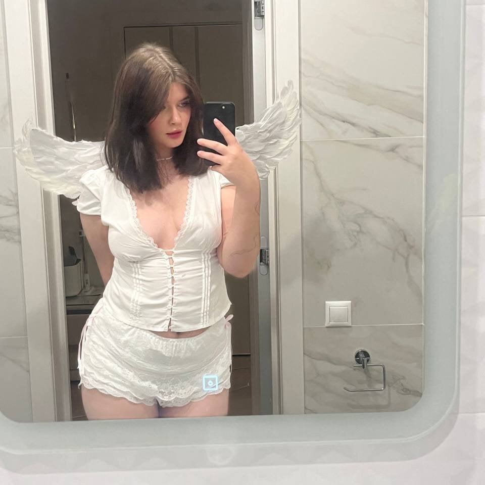 LanaTreades Chatroom