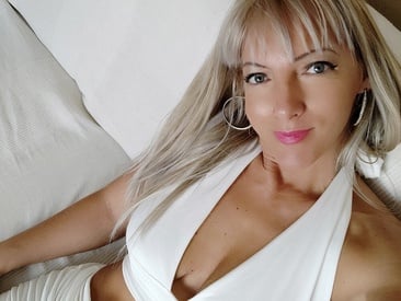 laracroft-milfqueen