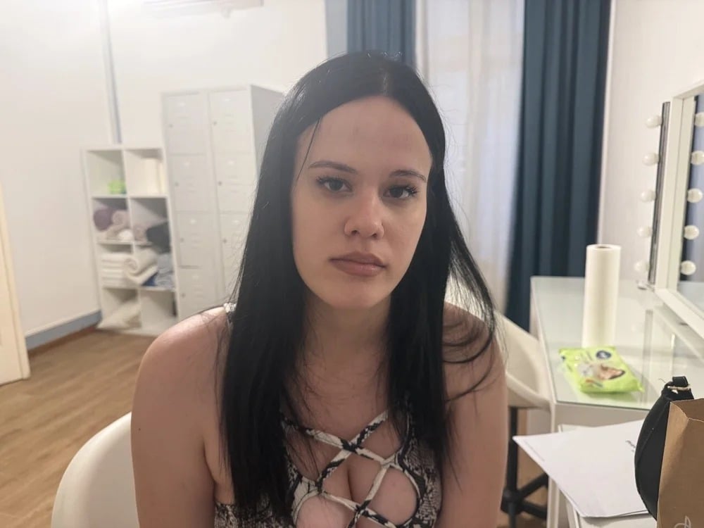 Lara_Hartt Chatroom