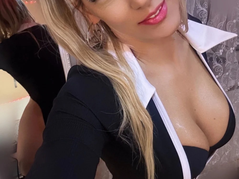 Lara_MILFGODDESS Chatroom