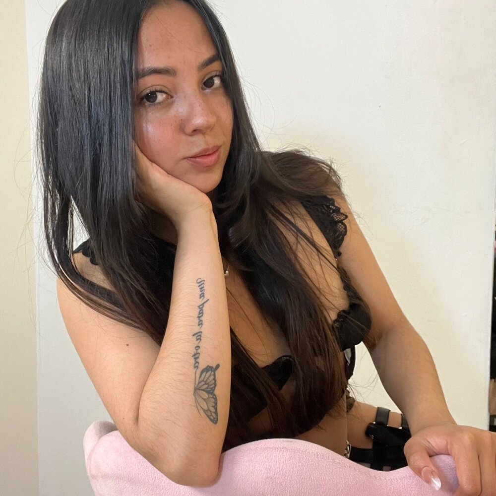 Laraa_Rouss_ Chatroom