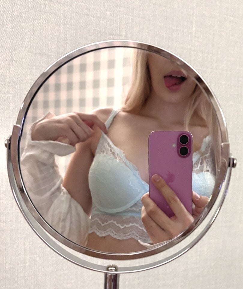 Larileya Webcam Profile Picture Larileya Chatroom