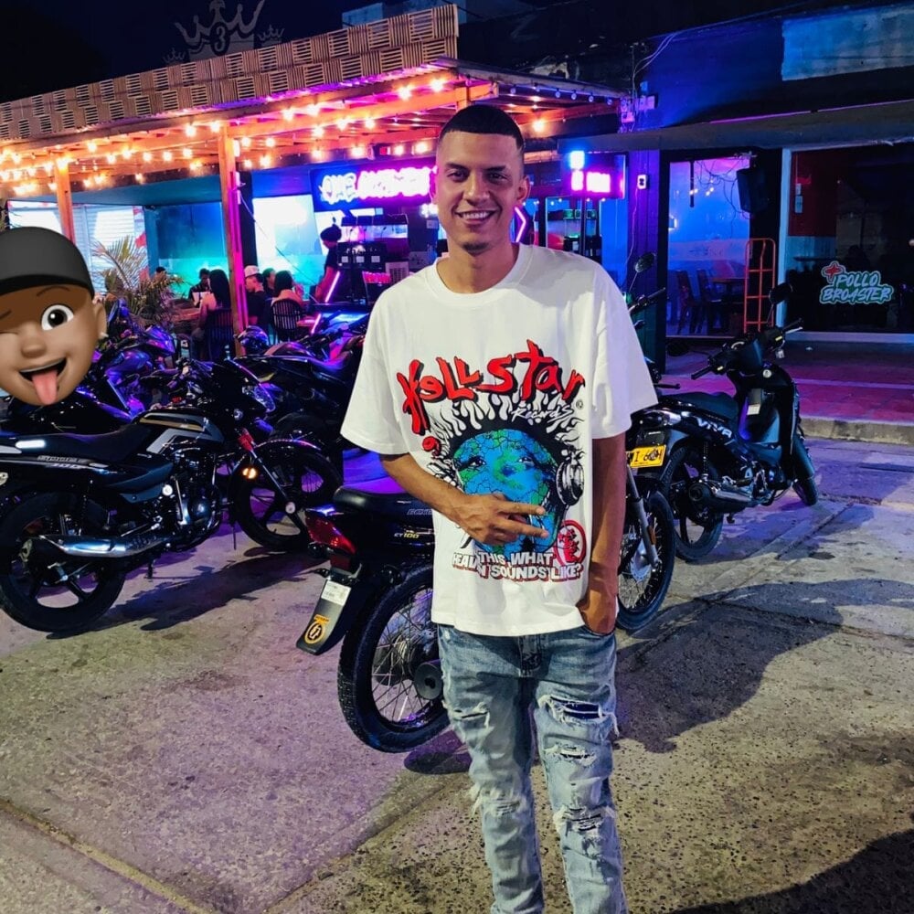 LatinBigcock24 Chatroom