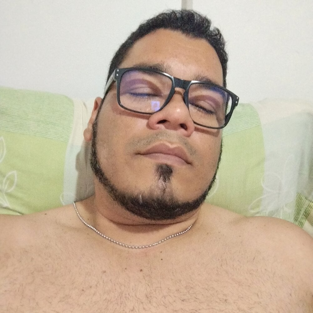 LatinaBBWLover25 Chatroom