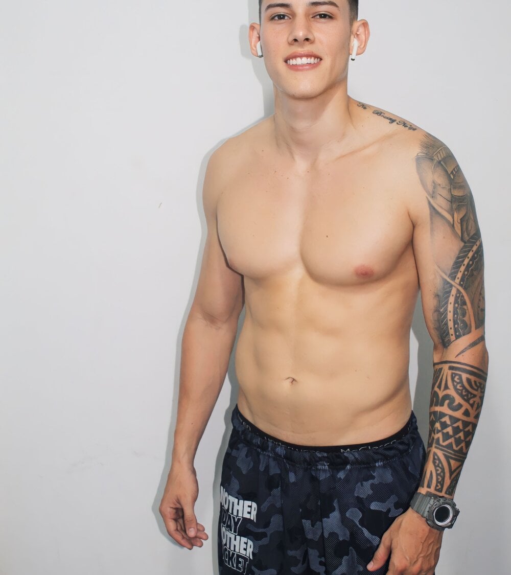 Latino_Milk_99 Chatroom