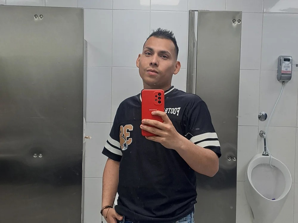 Latinos2411 Chatroom