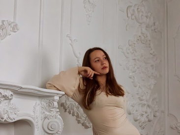 laura-ellinss