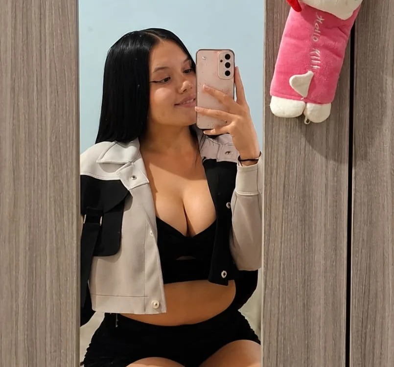 Laura_bubis18 Chatroom
