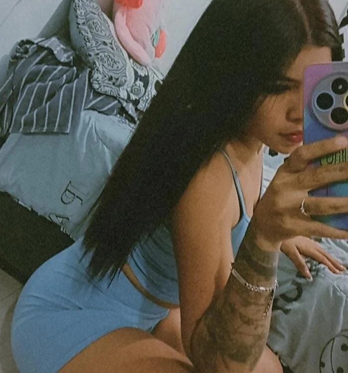 Laura_debora18 Chatroom
