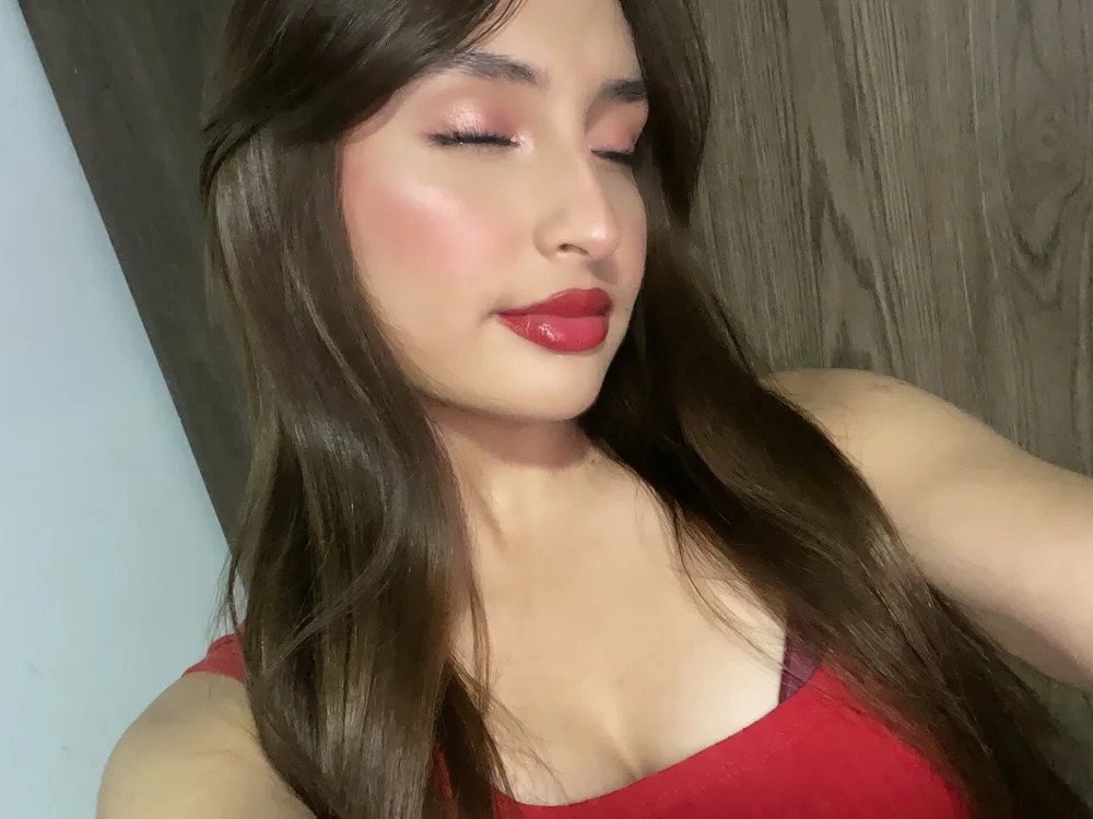 Layla_Falls Chatroom