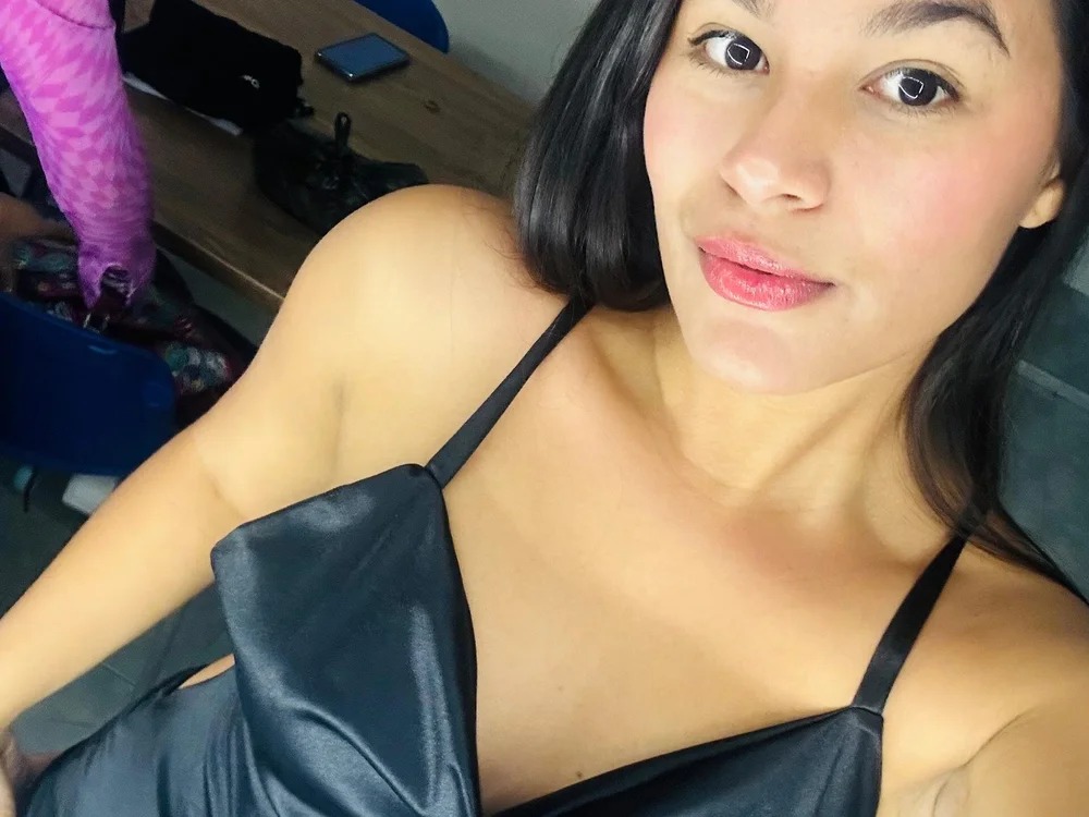 Layra_rous Chatroom