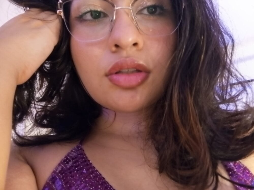 Lea_Hunter_ Chatroom