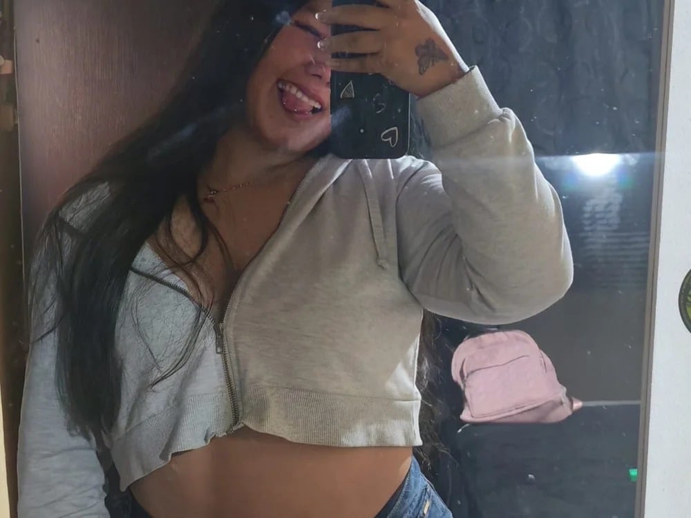 Lenna_Hot Chatroom