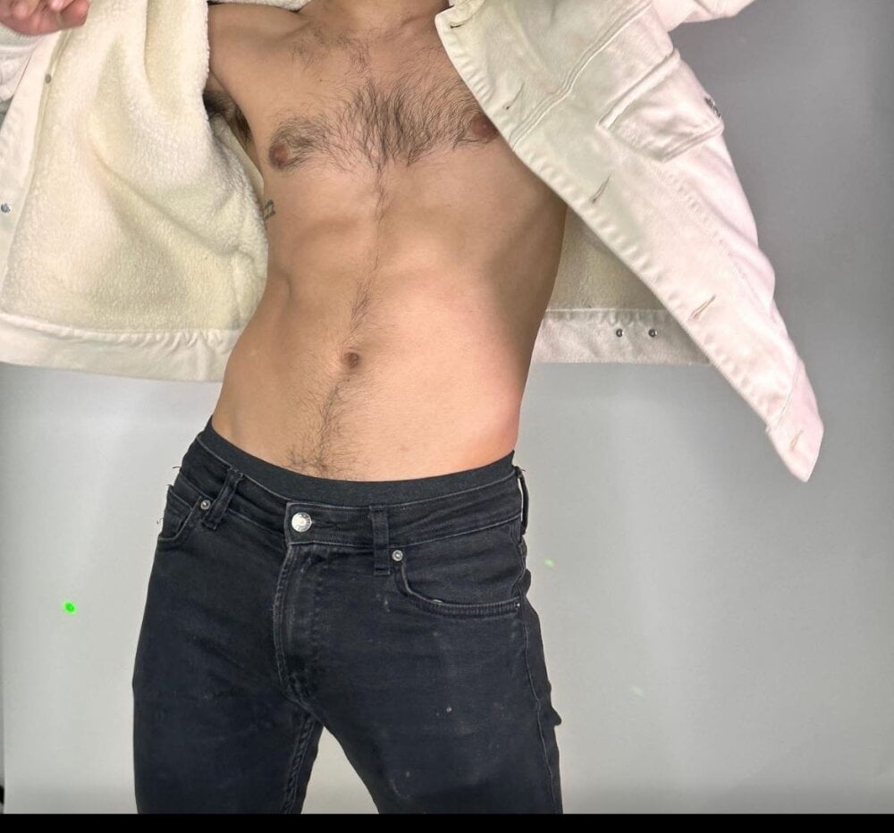 LeoBlaze13 Webcam Profile Picture LeoBlaze13 Chatroom